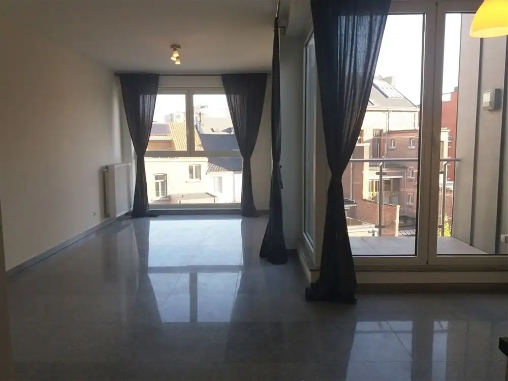 Ruim appartement met terras foto {{pictureIndex}}