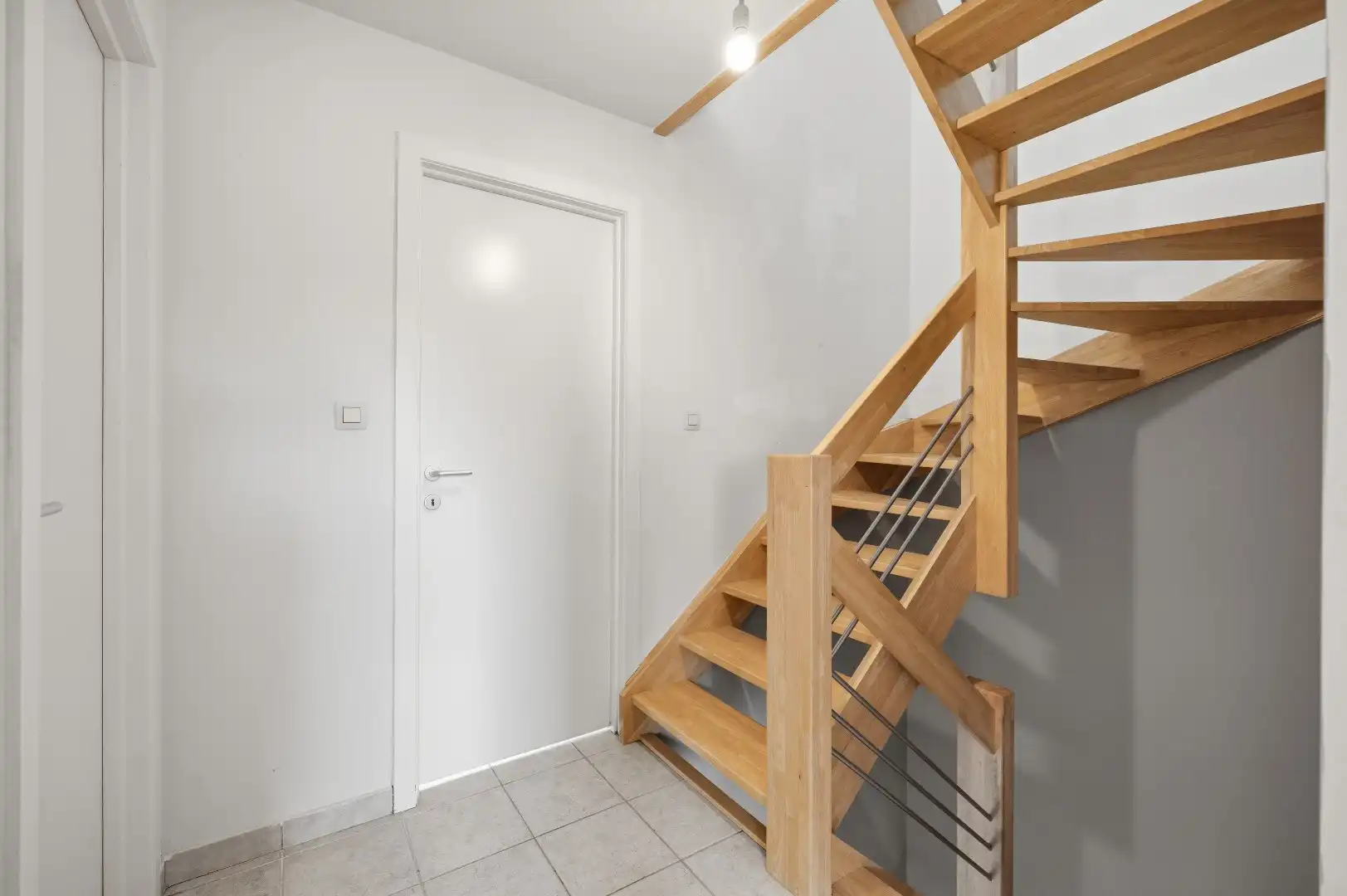 Instapklare rijwoning uit 2009 met 3 slpks, zonnig terras, tuin en 2 autostaanplaatsen foto 17