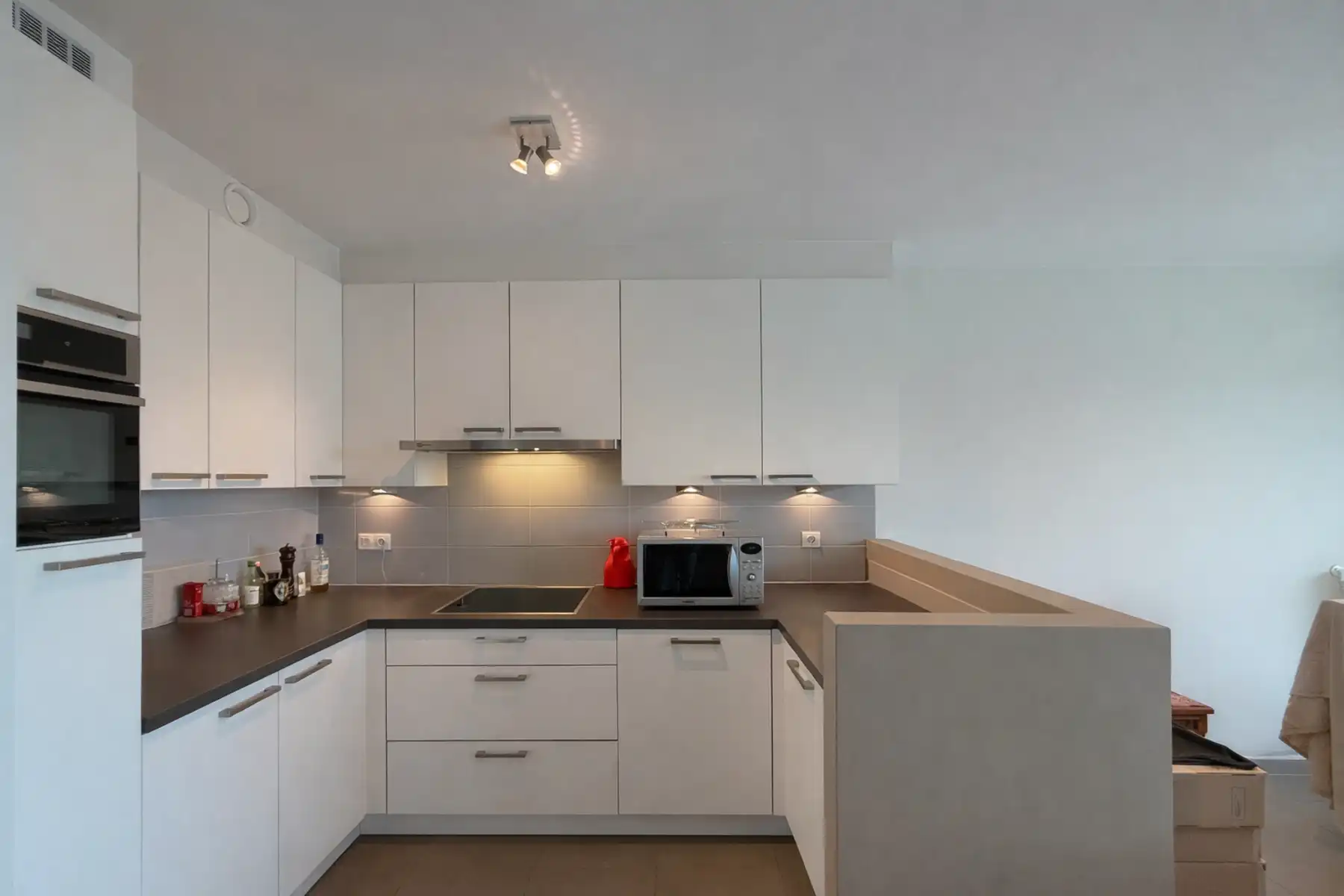 Instapklaar appartement met 2 slaapkamers en terras foto 4