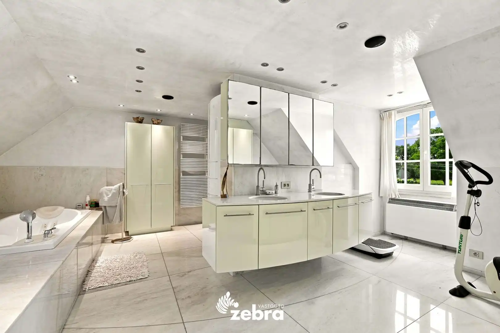 Exclusieve villa op een perceel van bijna 3.000 m² in Meulebeke! foto 23