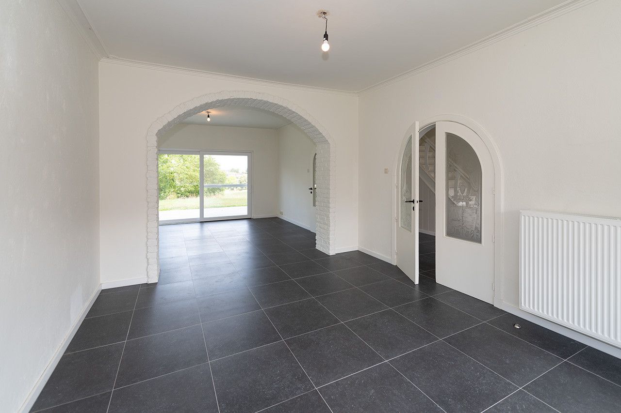 Lichte, modern ingerichte villa foto 14