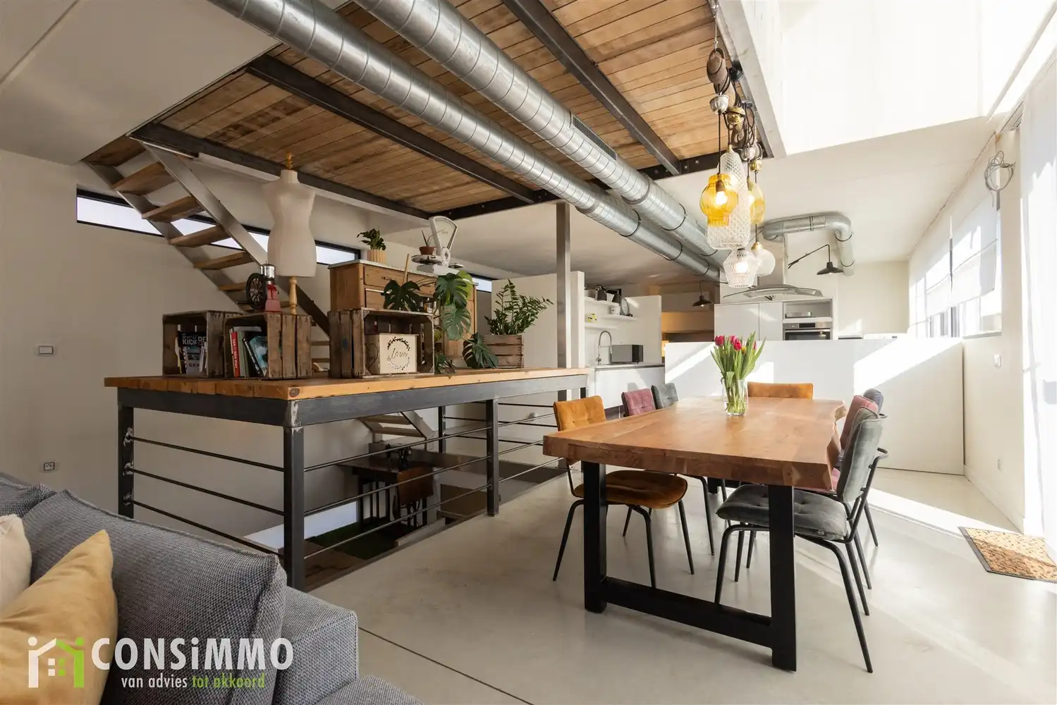Unieke woning met een karaktervolle industrieel-landelijke architectuur foto 12