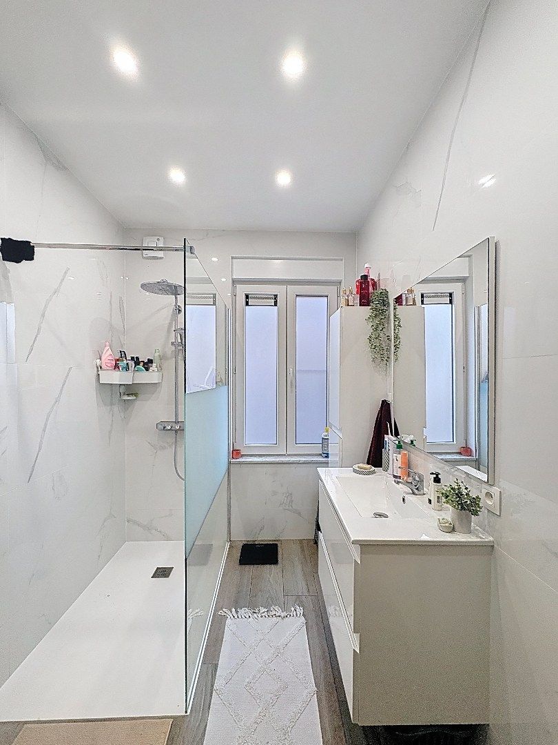 Volledig gerenoveerde,  centraal gelegen rijwoning in Tienen met tuin, terras en 3 slaapkamers foto 11