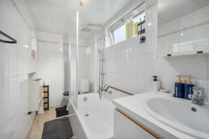 Roeselare : Op te frissen hoekwoning met gezellige tuin  voorzien van 3 slaapkamers&nbsp;en veel potentieel. foto 8