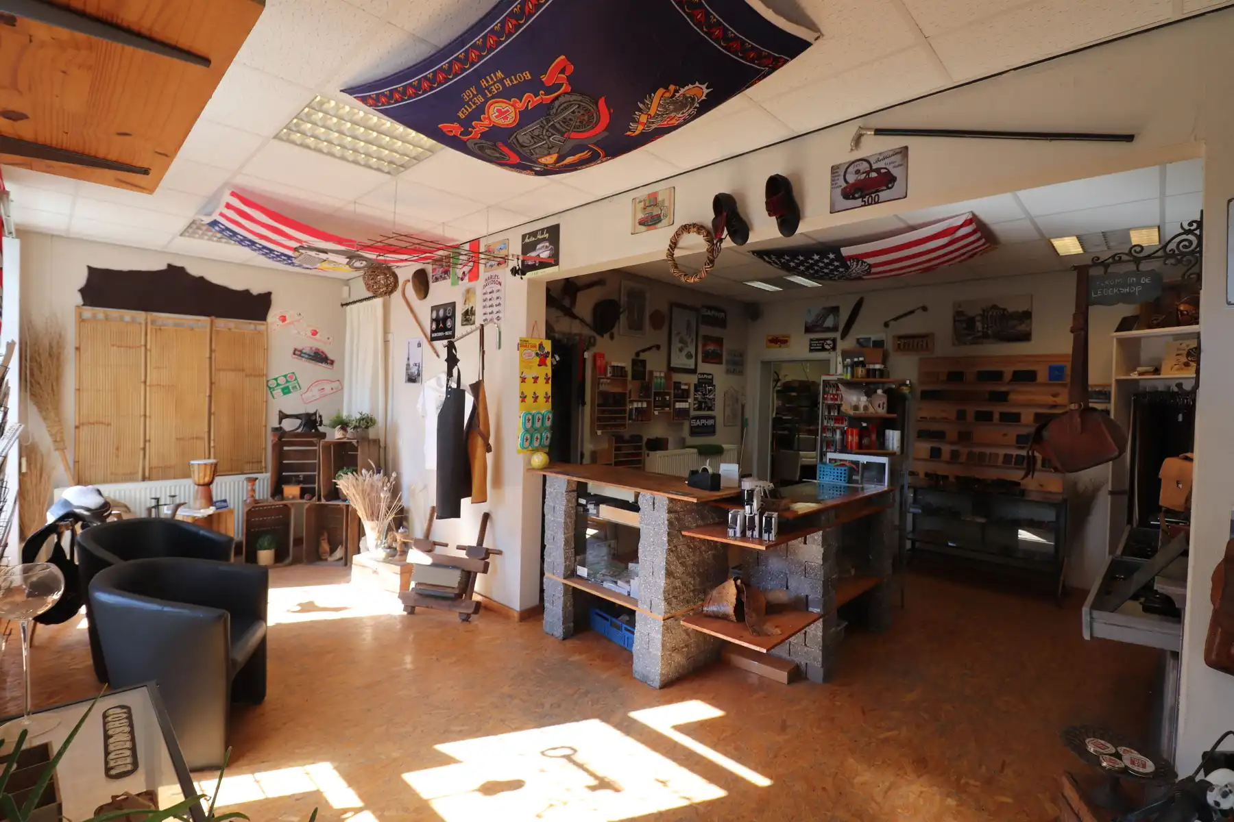 Een bedrijfshal van 270m² in bedrijvencentrum Merksplas. foto 3