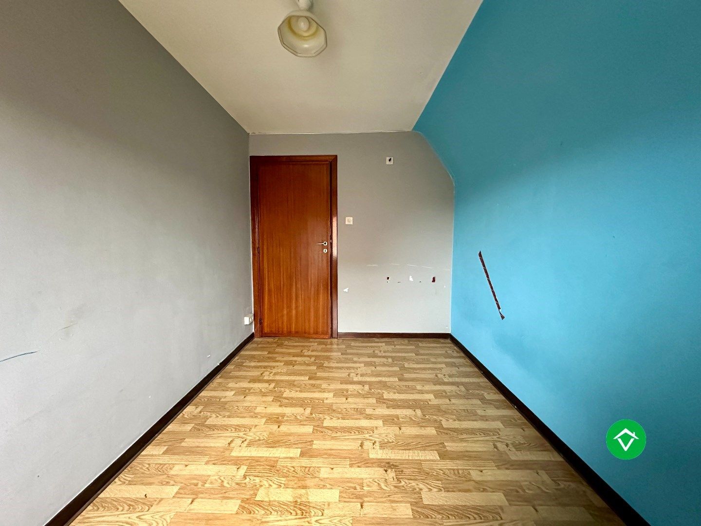 Op te frissen woning met vier slaapkamers te Eernegem foto 9