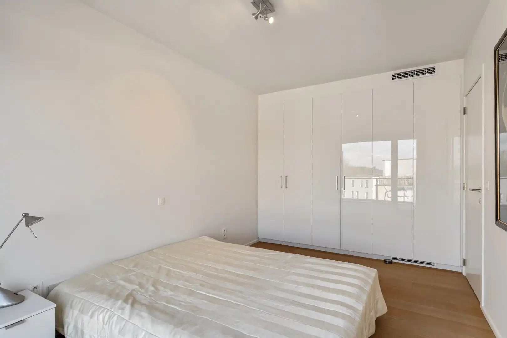 Exclusief penthouse met ruim terras, 2 slpk, dubbele autostaanplaats, centrum Genk foto 26