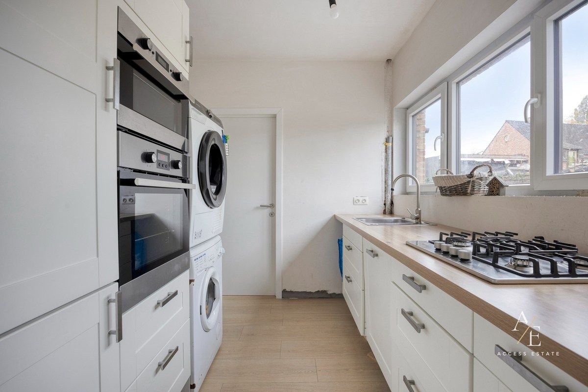 Ruime halfopen woning met potentieel in rustige straat te Melle foto 5