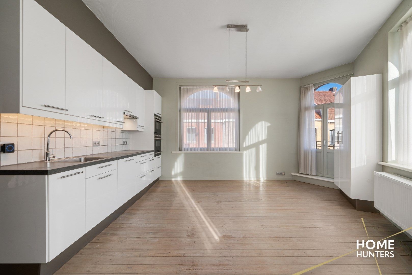 Gezellig duplexappartement met 3 slaapkamers en een zonnig terras te Ieper foto 4