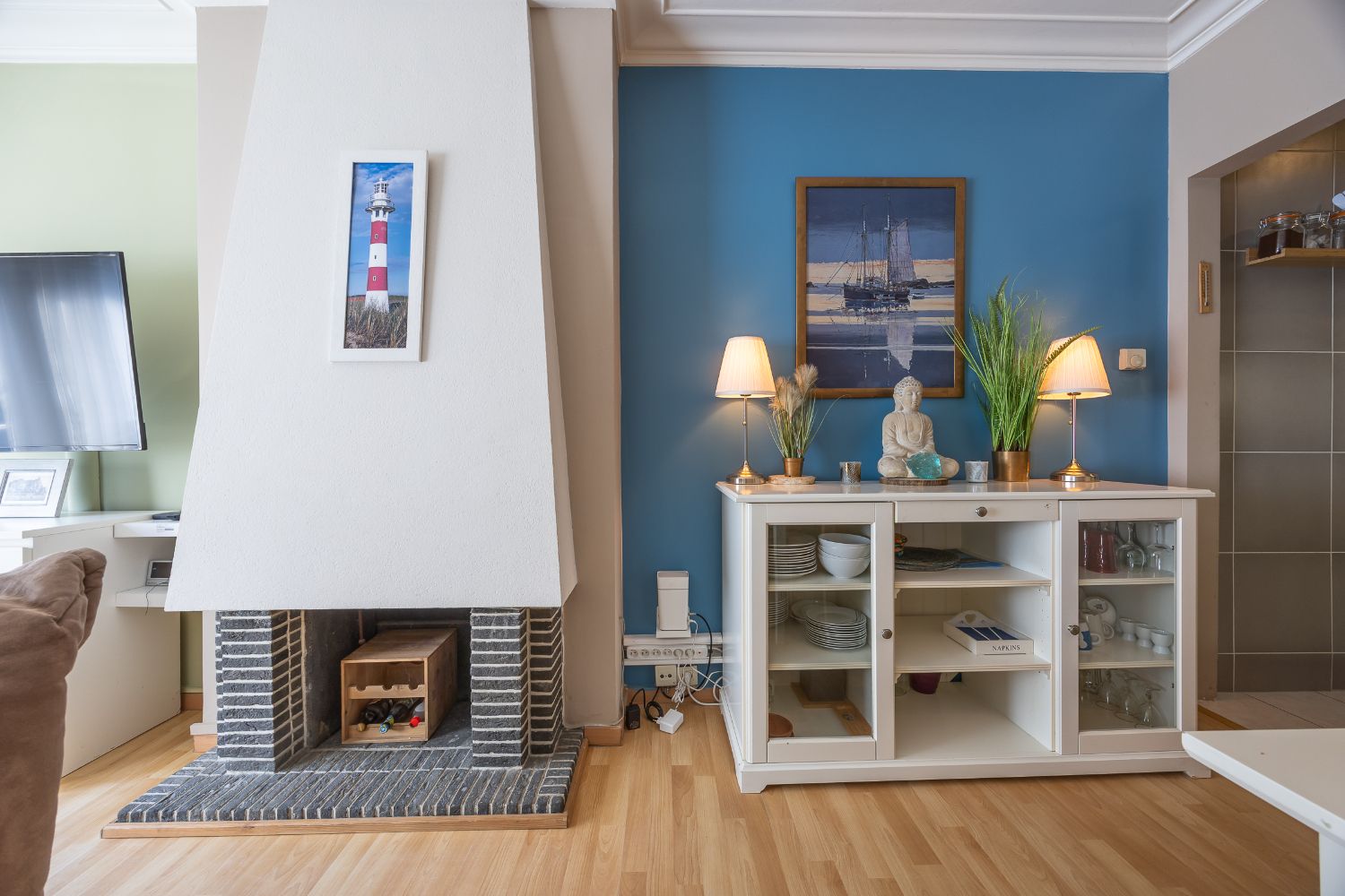 Knusse studio met zijdelings zeezicht in goede staat! foto 7