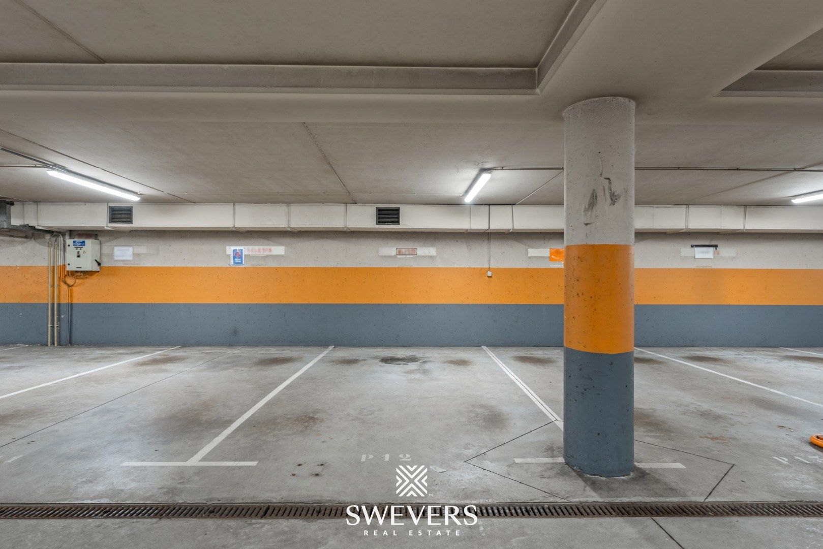 Ondergrondse parkeergarage op topligging in Hasselt centrum foto {{pictureIndex}}