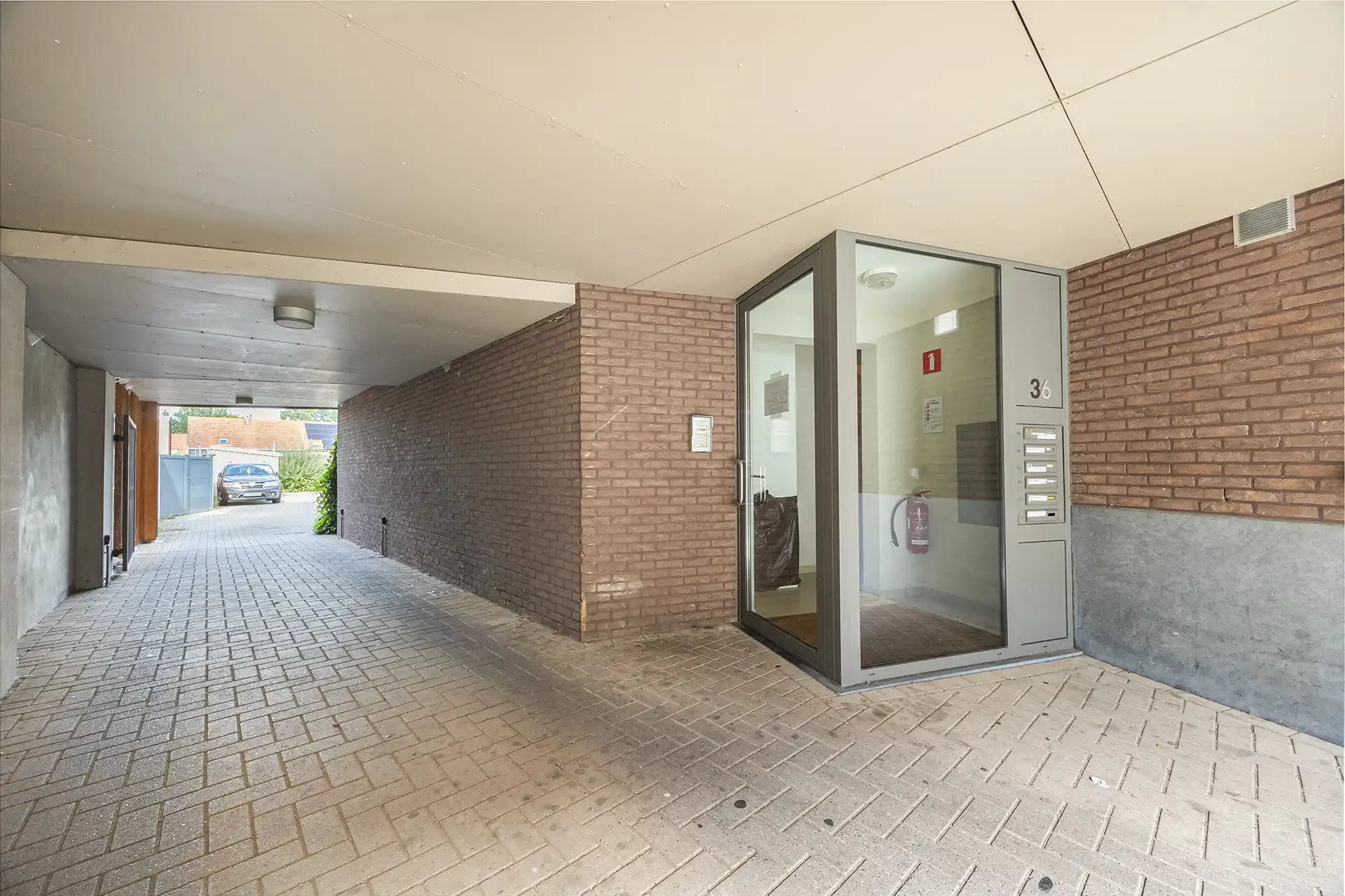 Ruim gelijkvloers appartement (Bj 2005) met 2 slpk en tuin foto 14