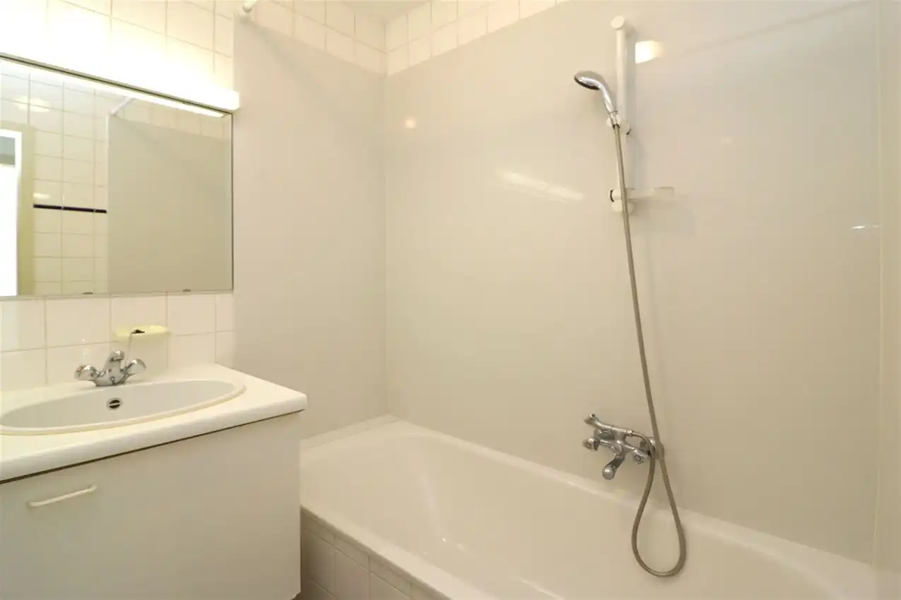 App. met één slaapkamer, autostaanplaats, nabij centrum foto 12