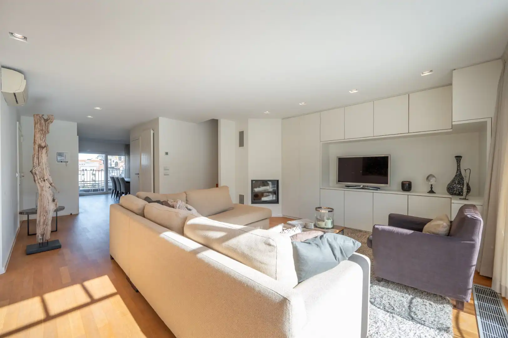 Duplexappartement met zonnige terrassen, 3 slk's en dubbele parking in de residentie  foto 2