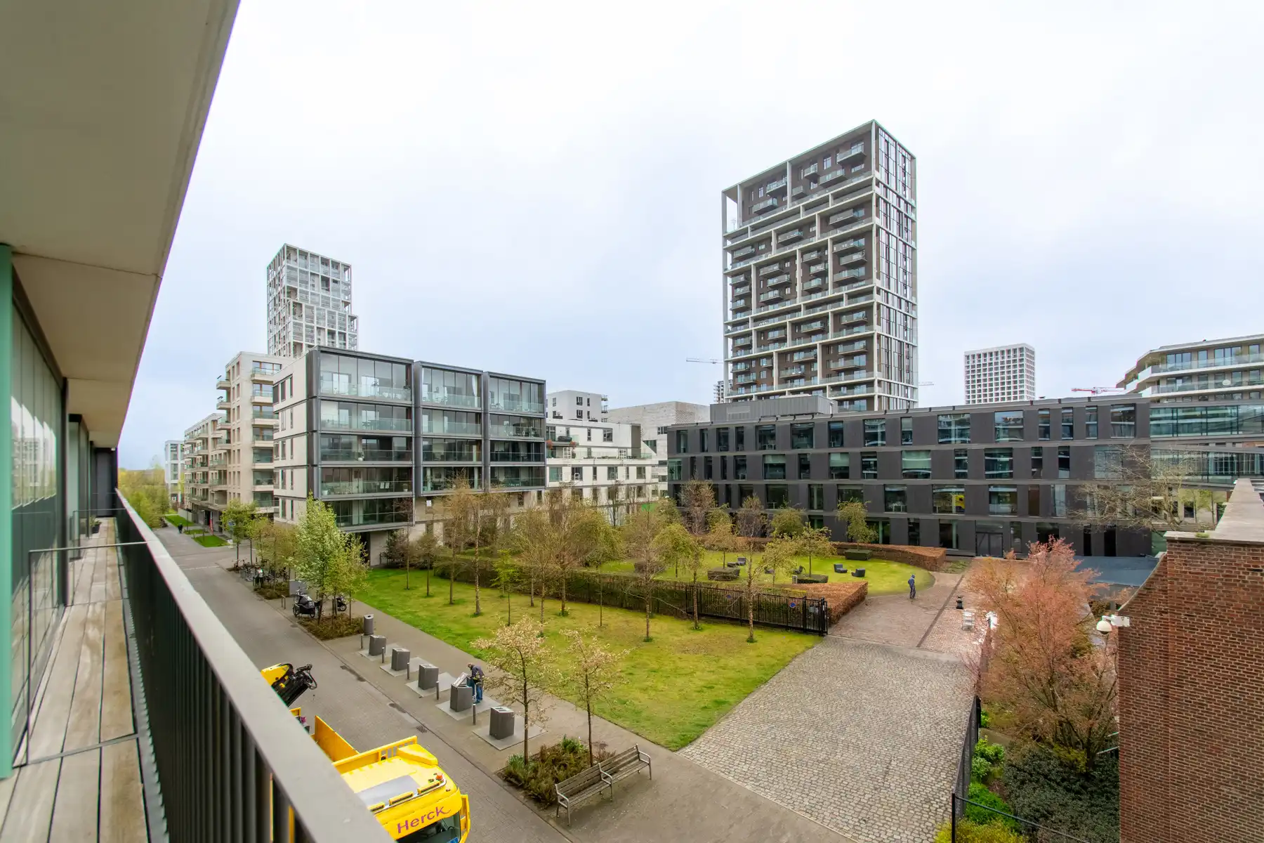 Ongemeubeld 1k appartement met prachtig terrras foto 6