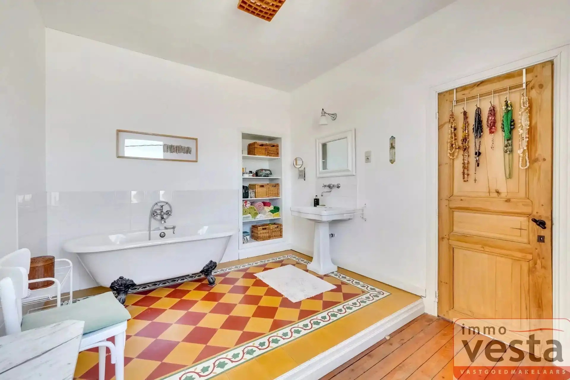 Karaktervolle woning met zwembad en ingerichte leefzolder foto 17