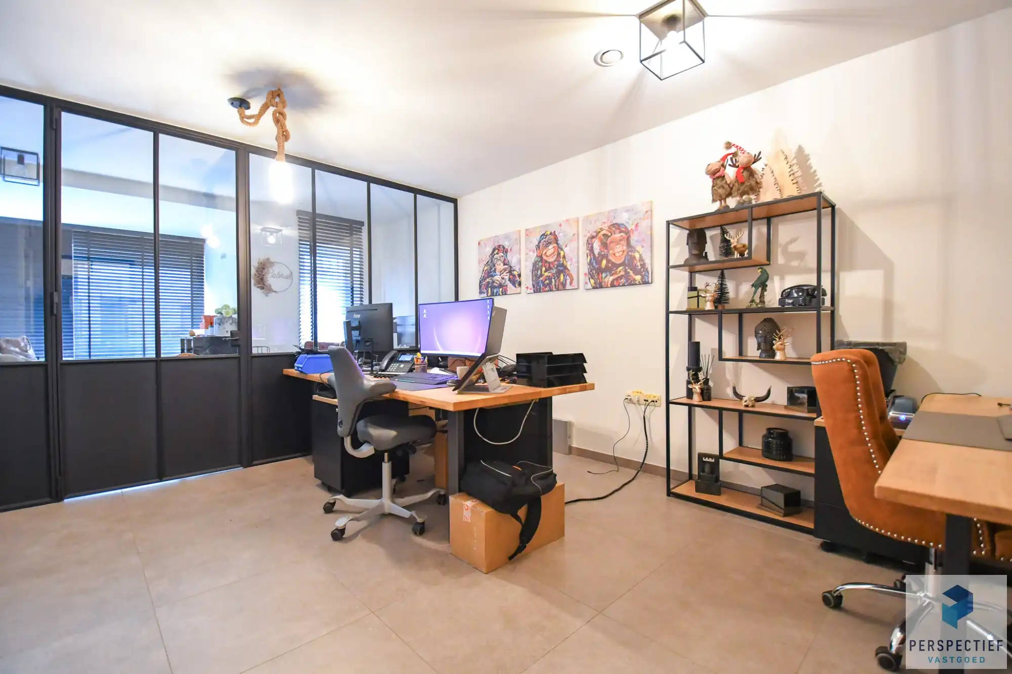RUIM handelspand met 2 bureauruimtes en grote vergaderruimte foto 4