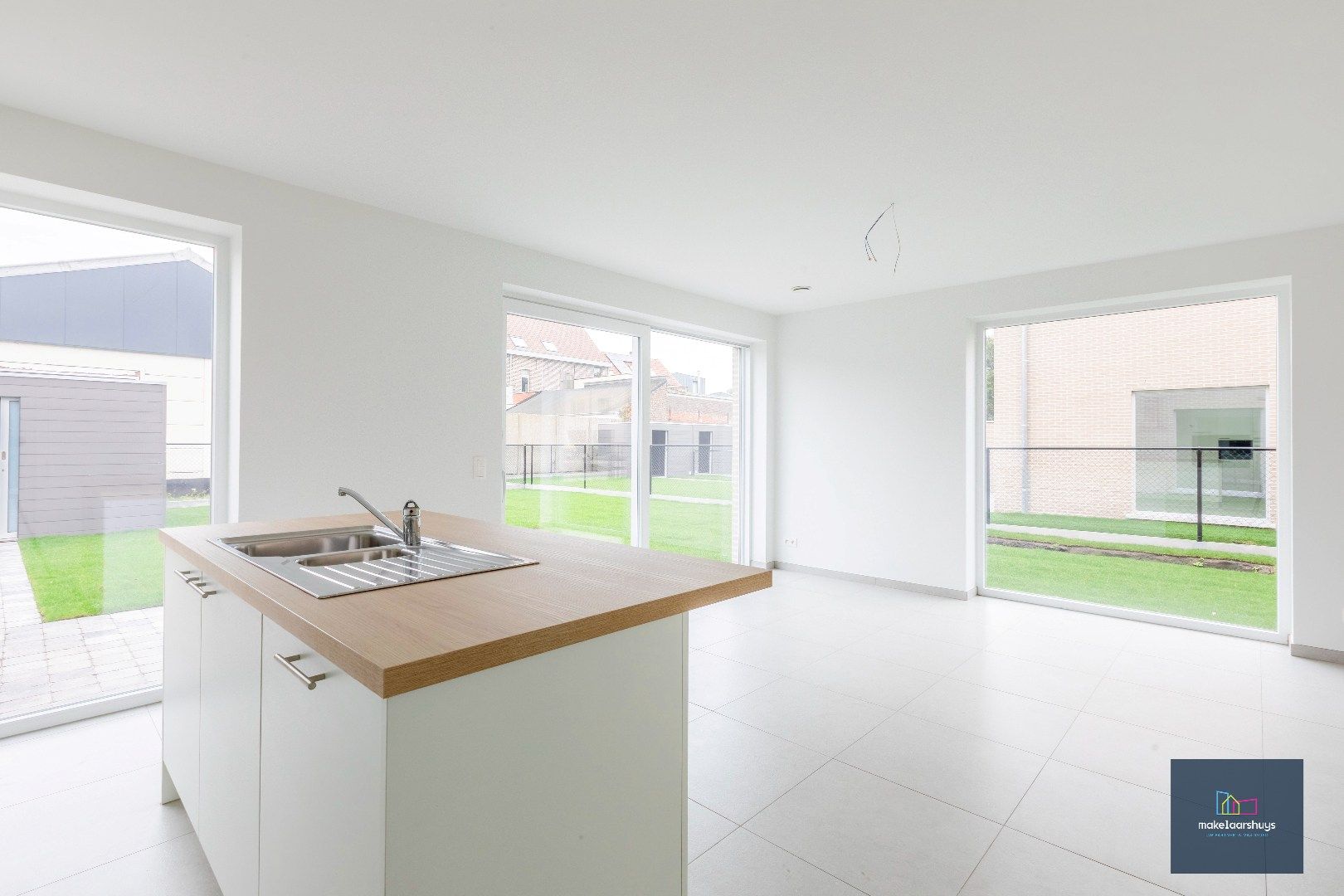 Energiezuinige nieuwbouwwoning met 3 slaapkamers , tuin en staanplaats foto 10