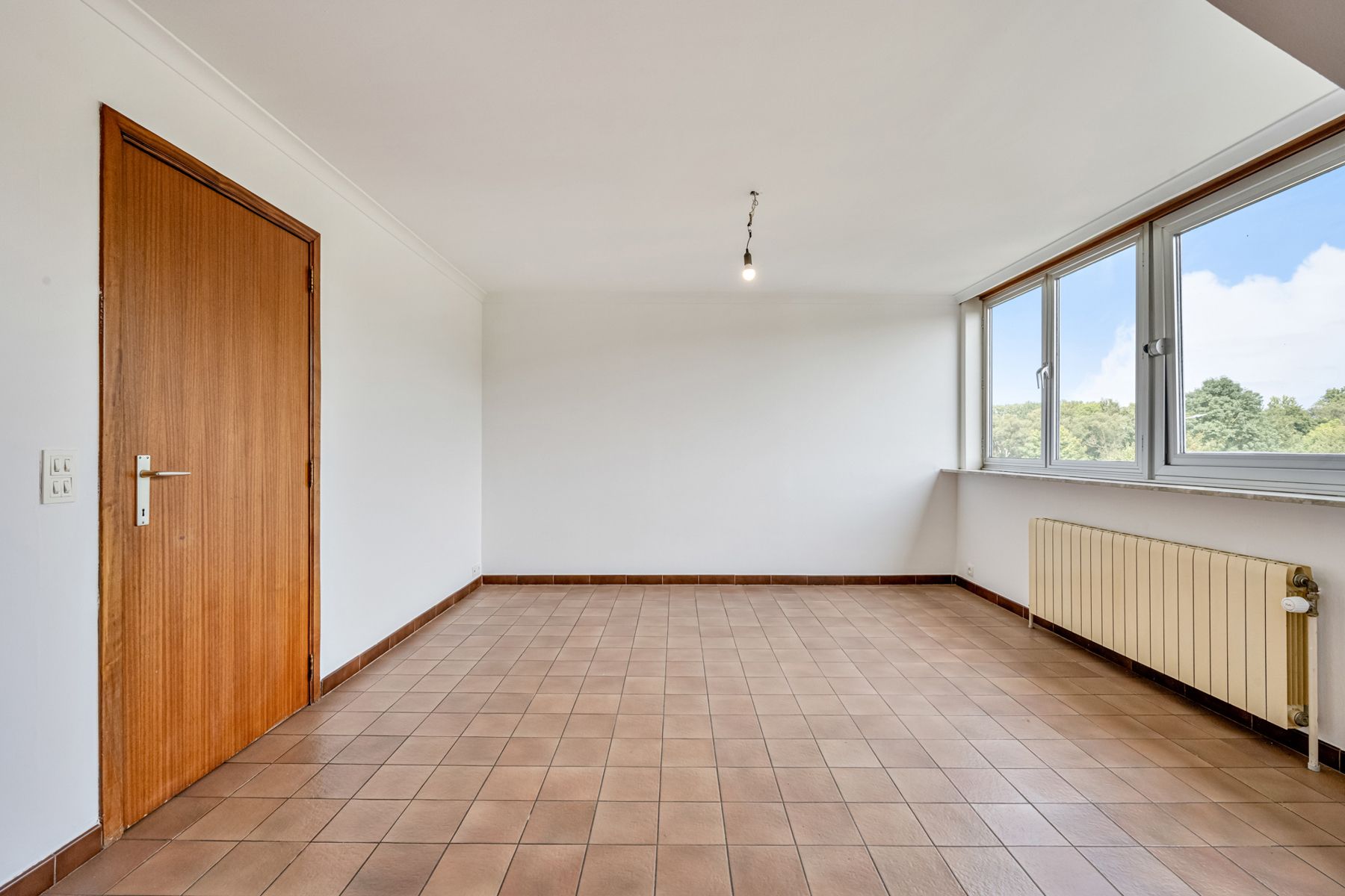 Appartement met 2 slpk een terras en garage met berging foto 3