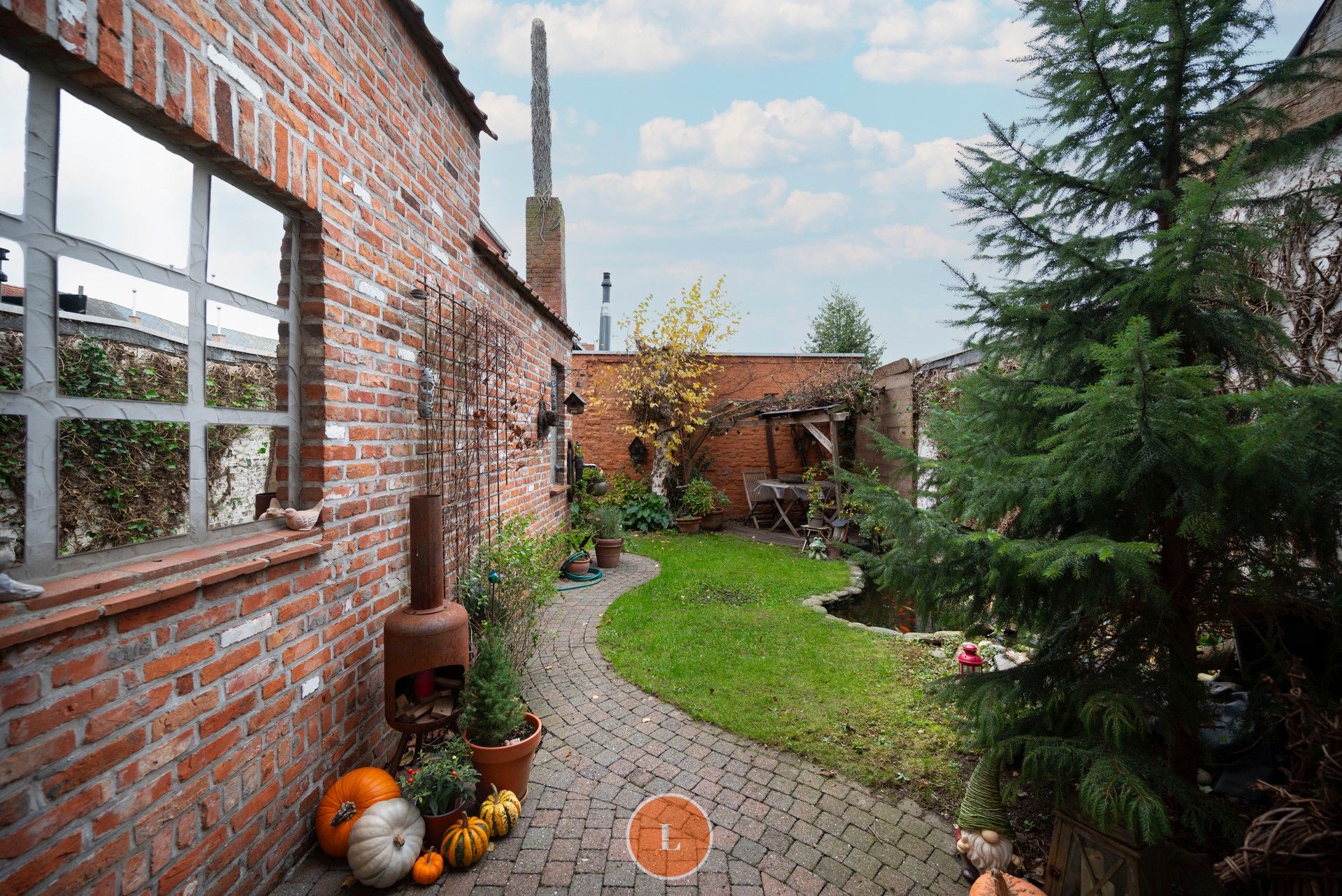 Ruime woning met meer dan 4 slaapkamers en garage foto 10