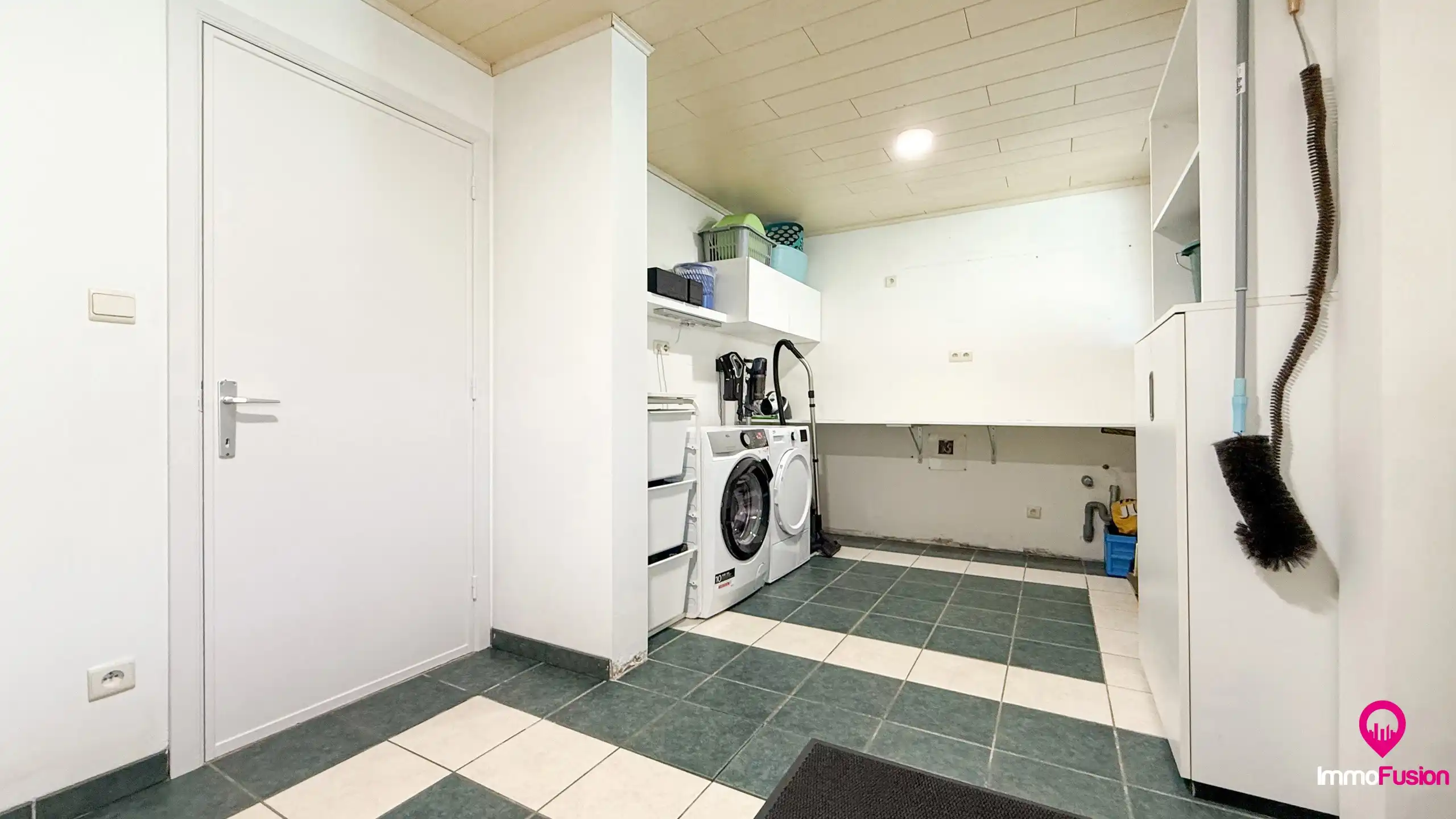 Charmante woning met 5 slaapkamers op een ruim perceel! foto 27