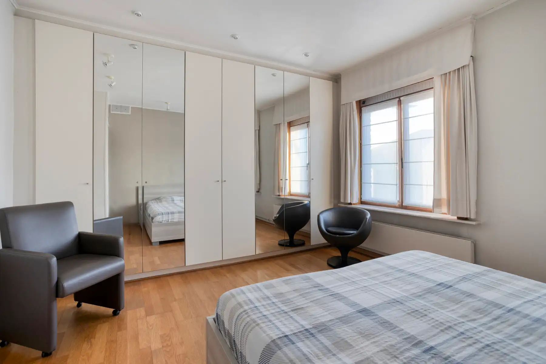 Ruime halfopen bebouwing met 4 slaapkamers! foto 18