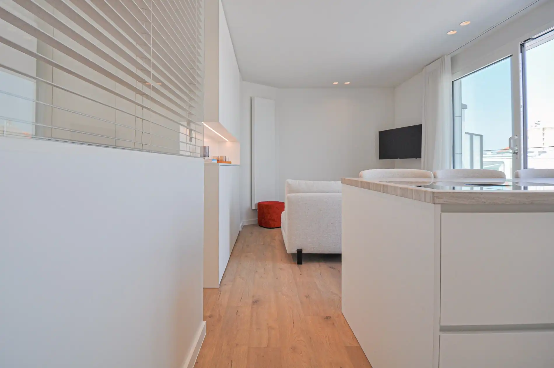 Volledig gerenoveerd dakappartement met een terras van ongeveer 45 m². foto 10