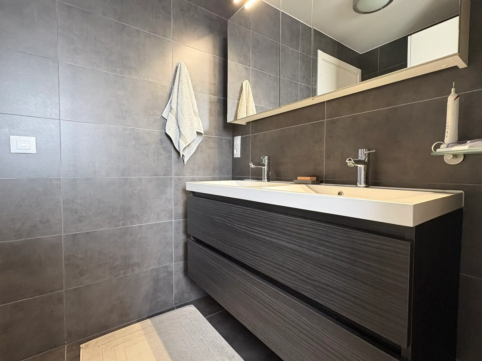 Centraal gelegen ruim appartement foto 10