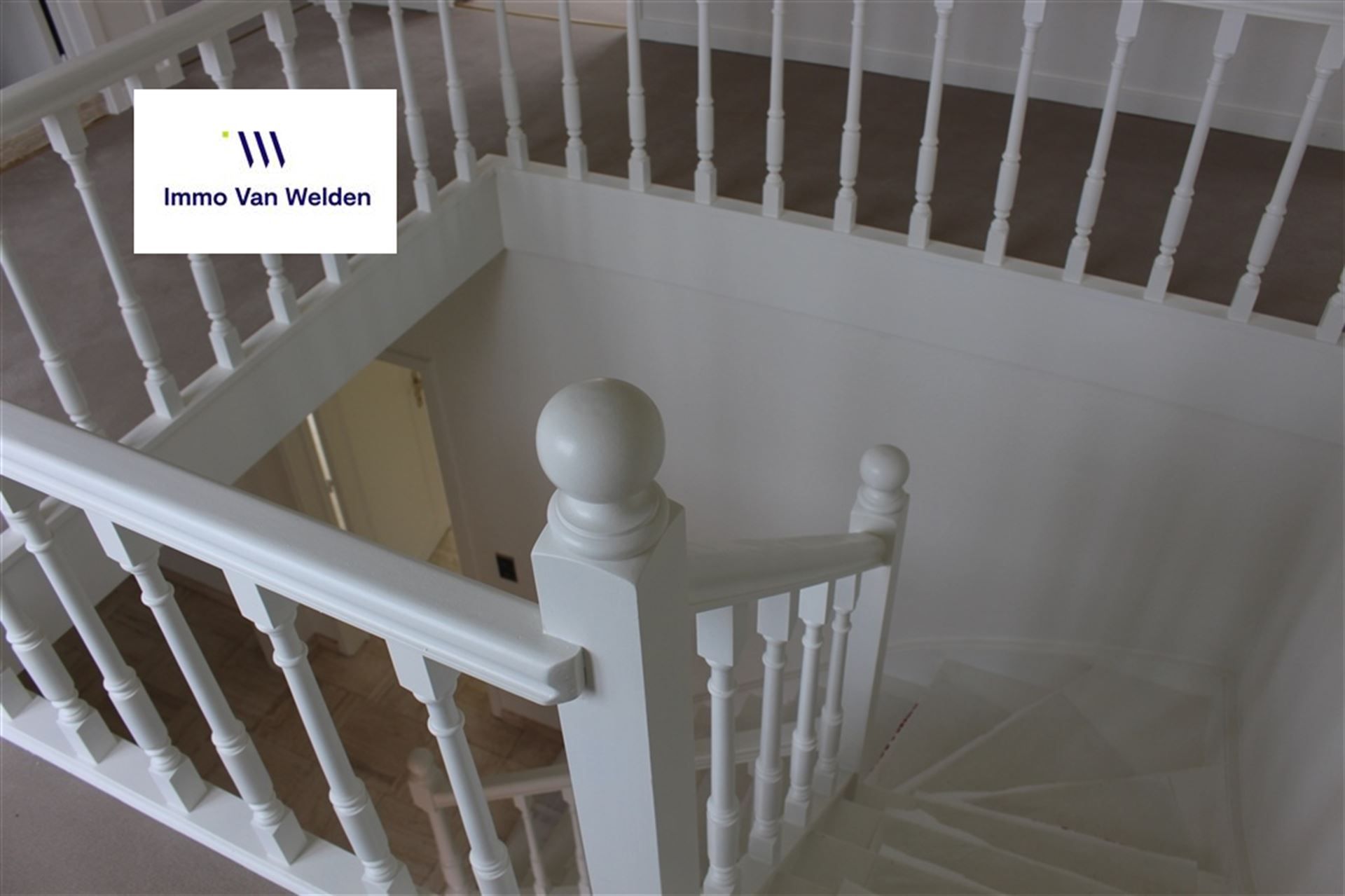 Rustig gelegen ruime woning met grote tuin foto 4