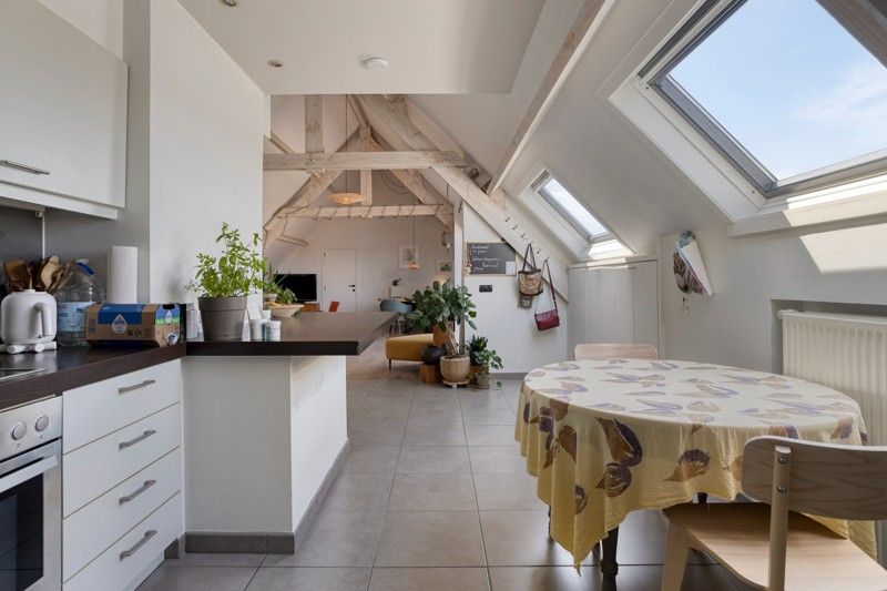 Ruim en charmant dakappartement met 3 slaapkamers en garage TE KOOP in hartje WAKKEN! foto 9
