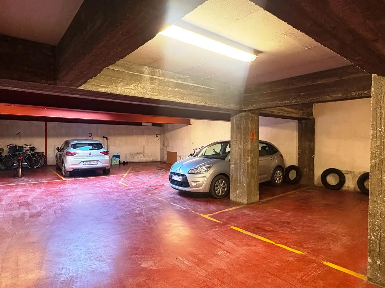 Exclusief gerenoveerd 3-slaapkamerappartement met prachtig zicht op het Citadelpark en parkeerplaats foto 12