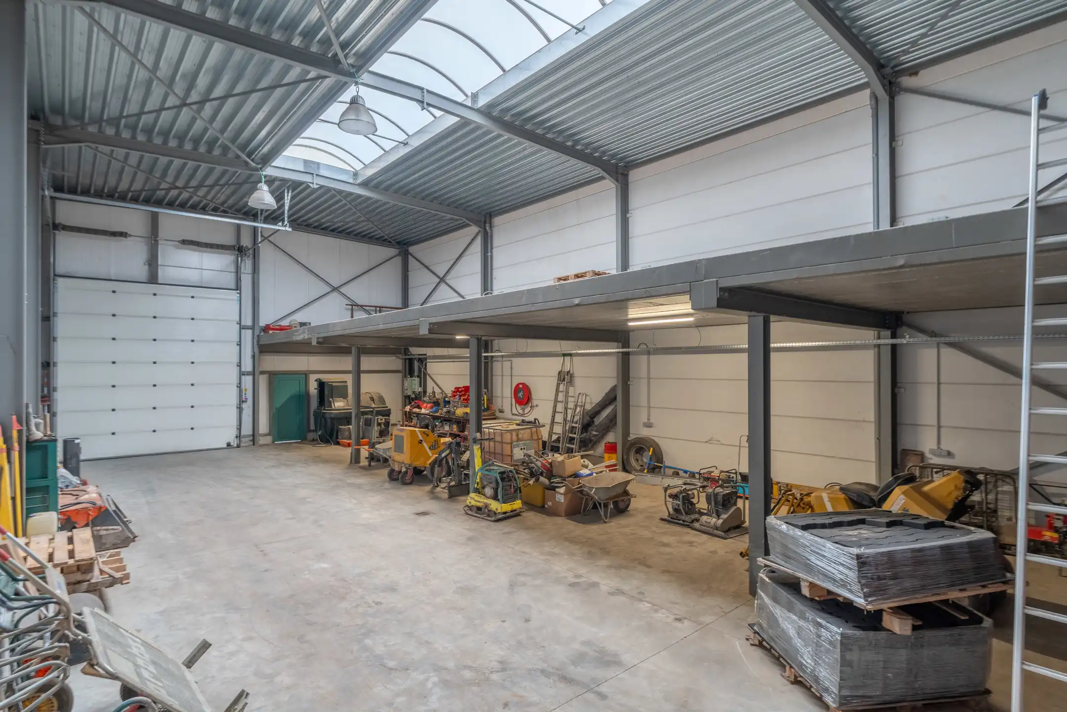 Goedgelegen KMO-unit met autostaanplaats te Lilsedijk Beerse foto 3