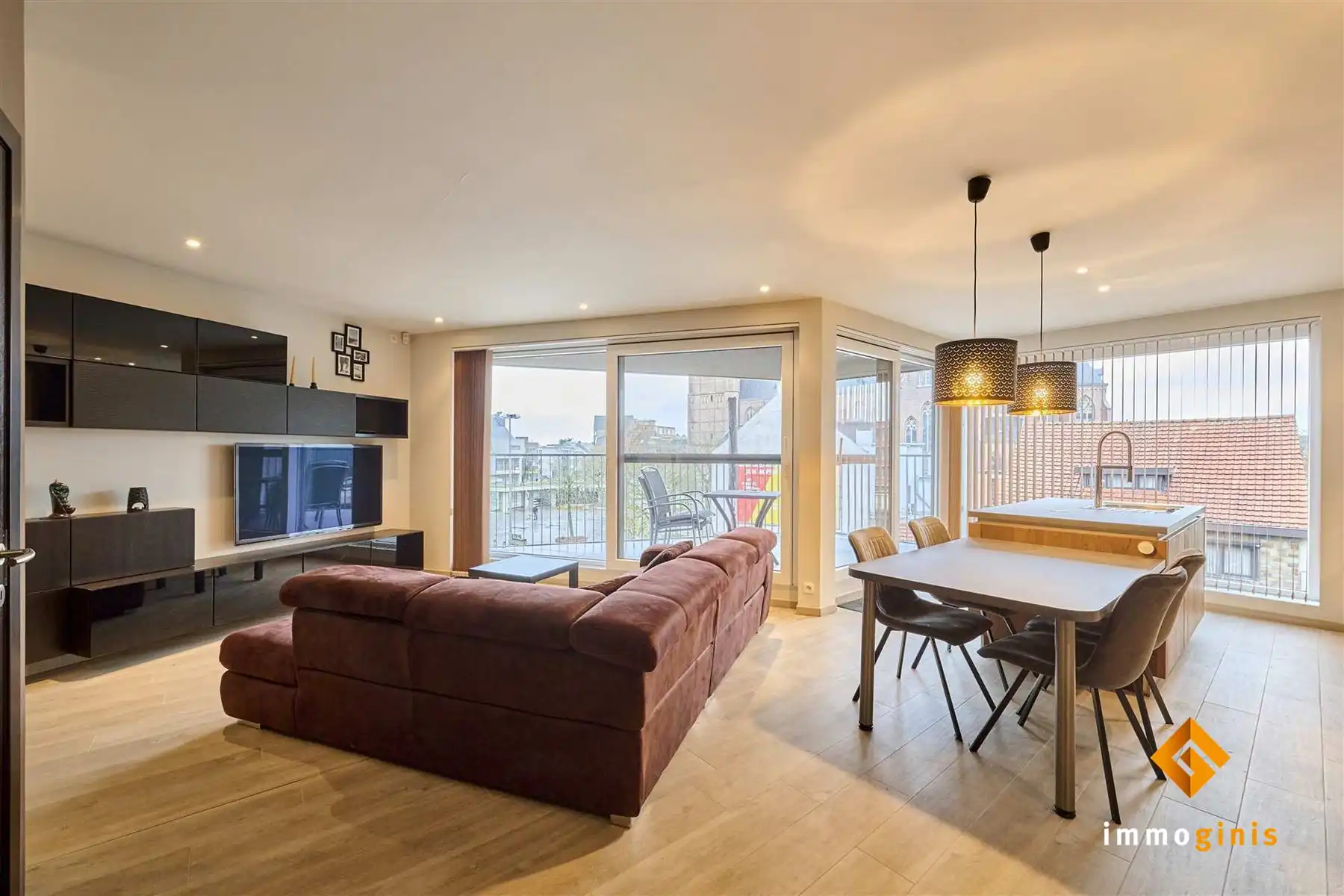 Instapklaar 1- slaapkamerappartement op 2e verdieping in het centrum van Lommel! foto 2
