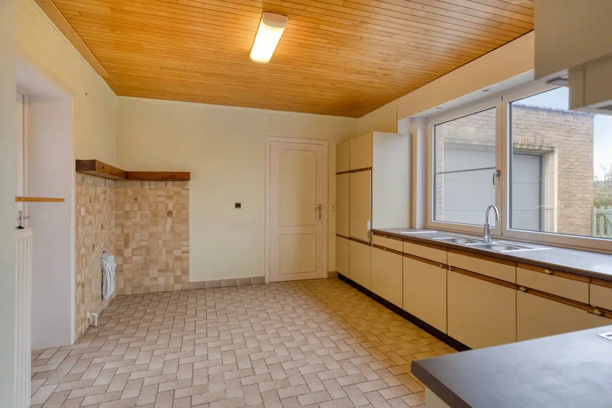 Ruime woning met 3 slaapkamers en tuin foto 12