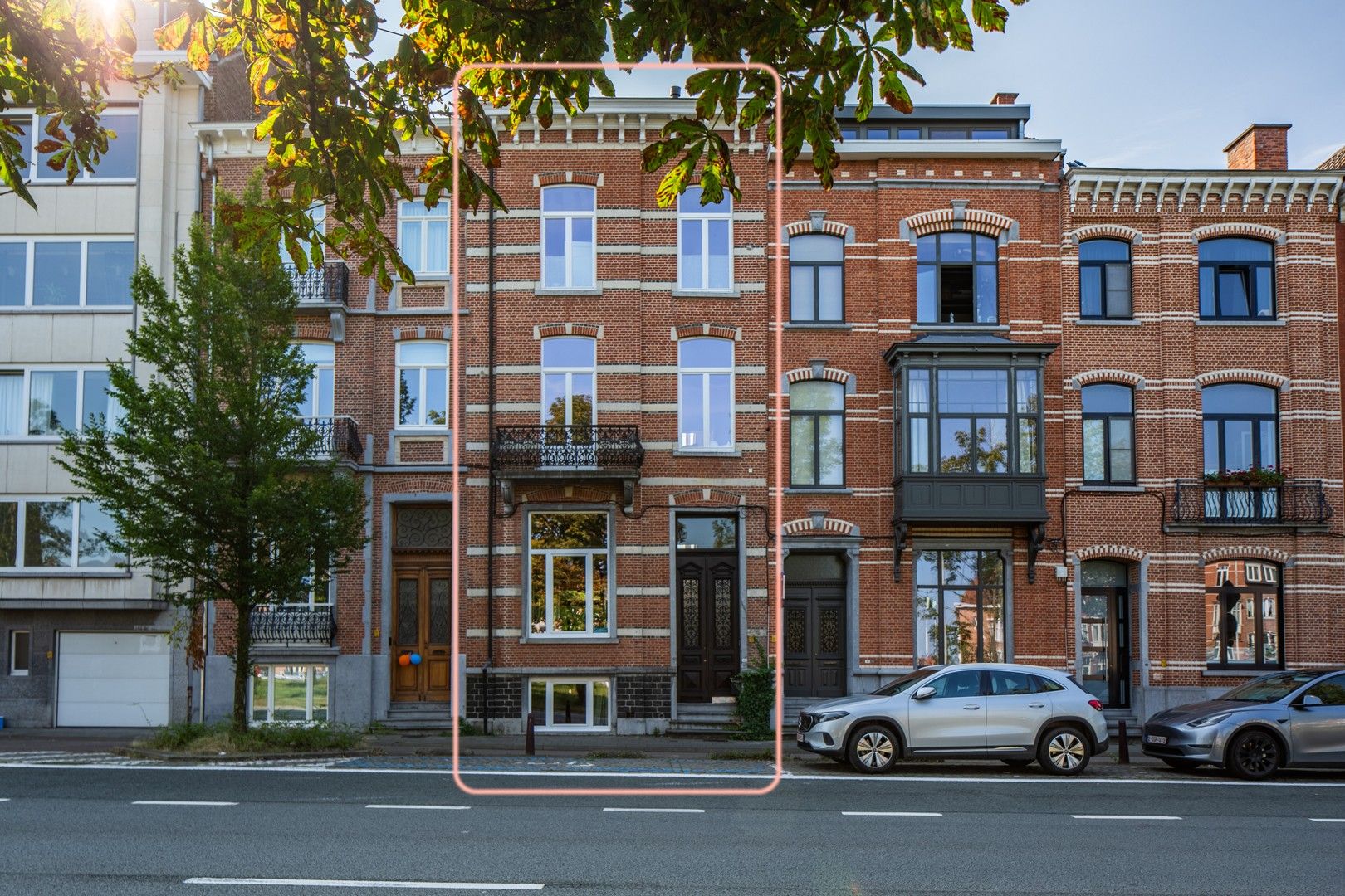 Knap gerenoveerde herenwoning aan de rand van de stad foto 1