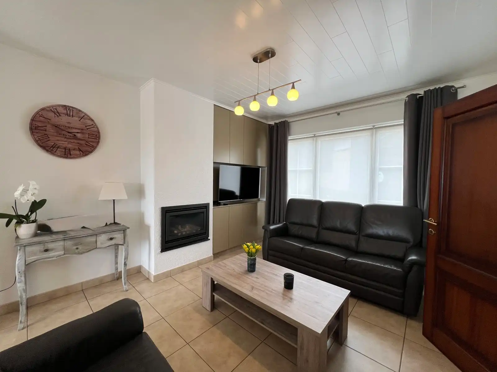 Ruime woning met 6 slk, 2 badk, 2 keukens en dubbele garage foto 5
