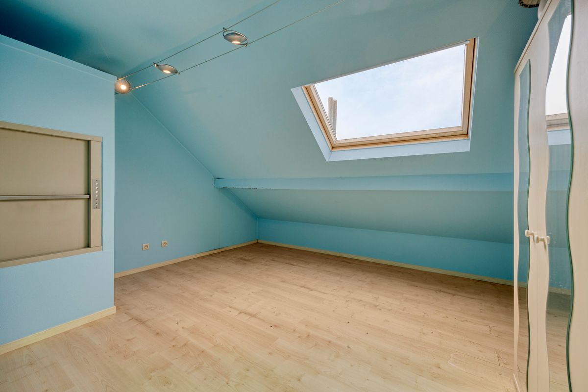 Karaktervolle stadswoning met handelsruimte, tuin en ruime garage in hartje Tongeren foto 16