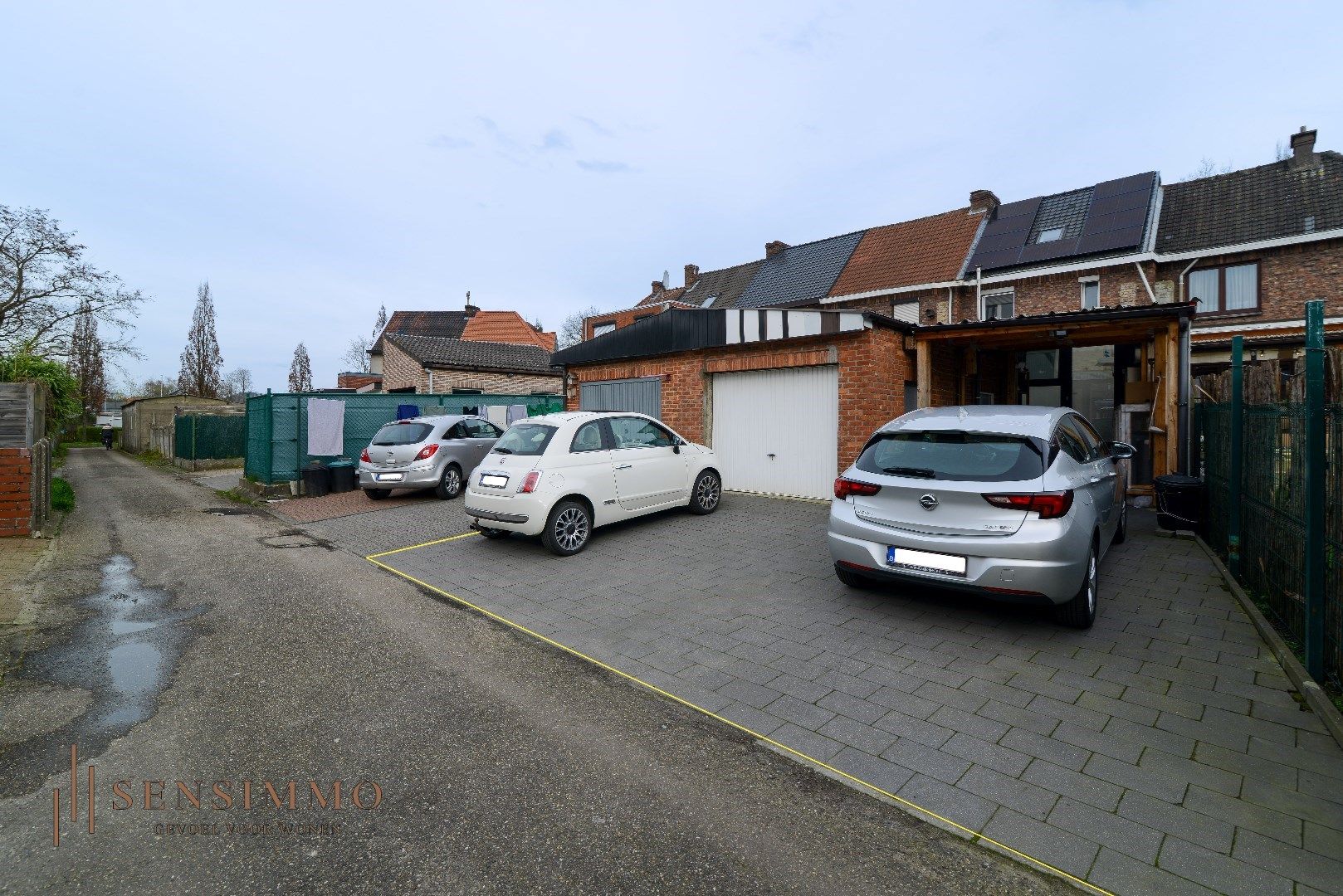 Ruime gezinswoning met 3 slaapkamers te Genk + ZONNEPANELEN foto 14