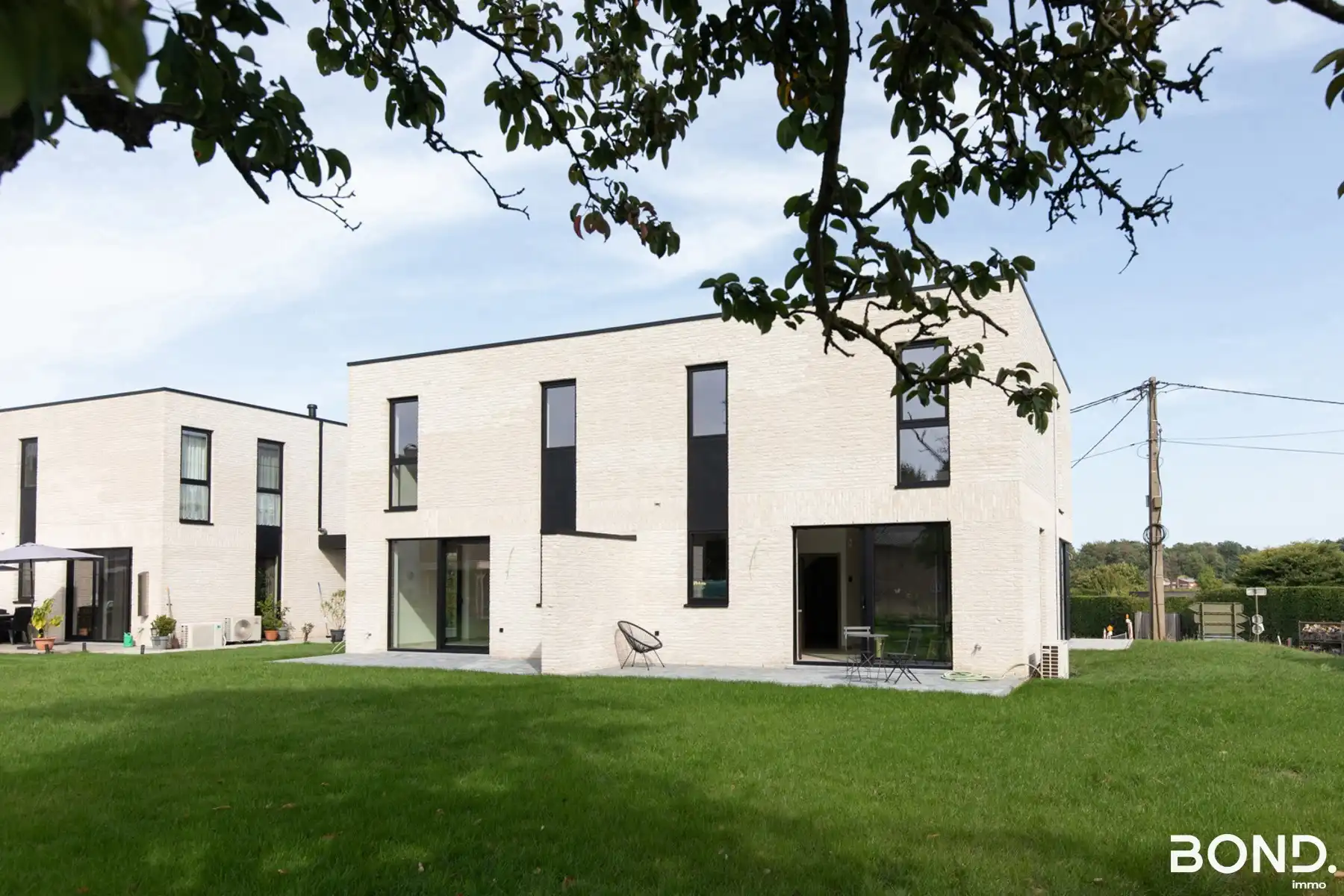 Instapklare nieuwbouwwoning op gunstige locatie!  foto {{pictureIndex}}