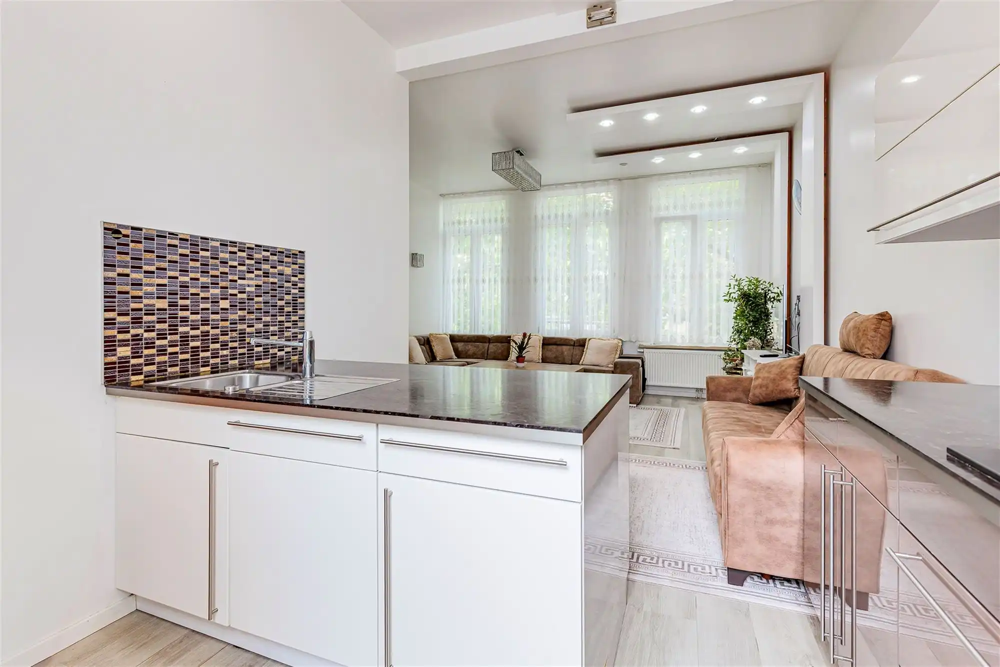 Gerenoveerde kangoeroe-woning met 5 slpk en 3 badkamers te koop in Antwerpen foto 10