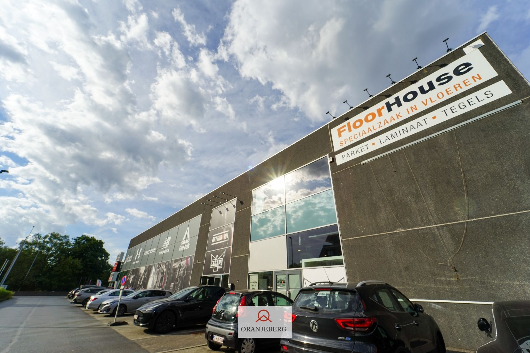 In de schaduw van de IKEA: winkel-magazijn van 750 m² +P! foto 36