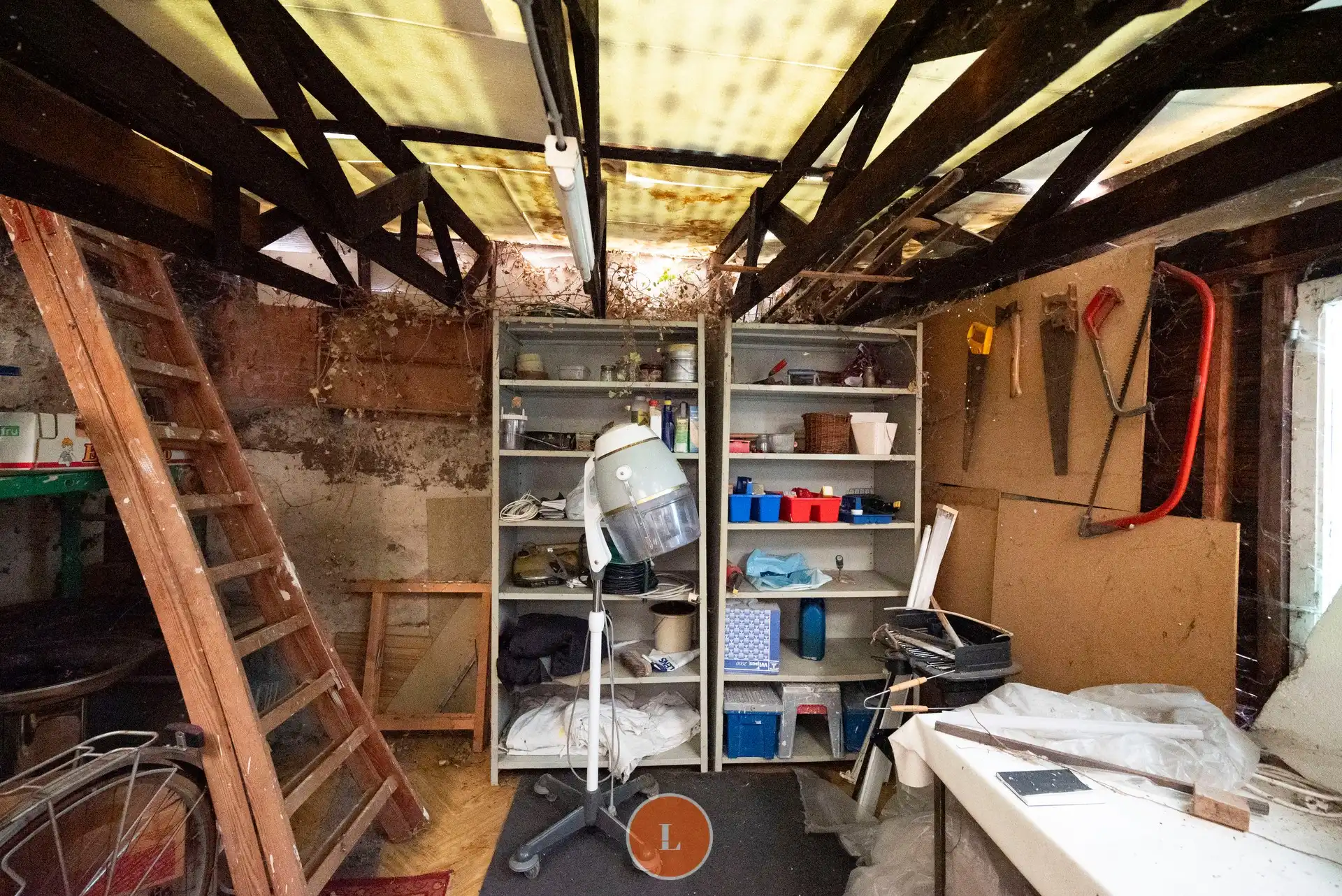 Te renoveren gezinswoning in centrum Marke foto 15