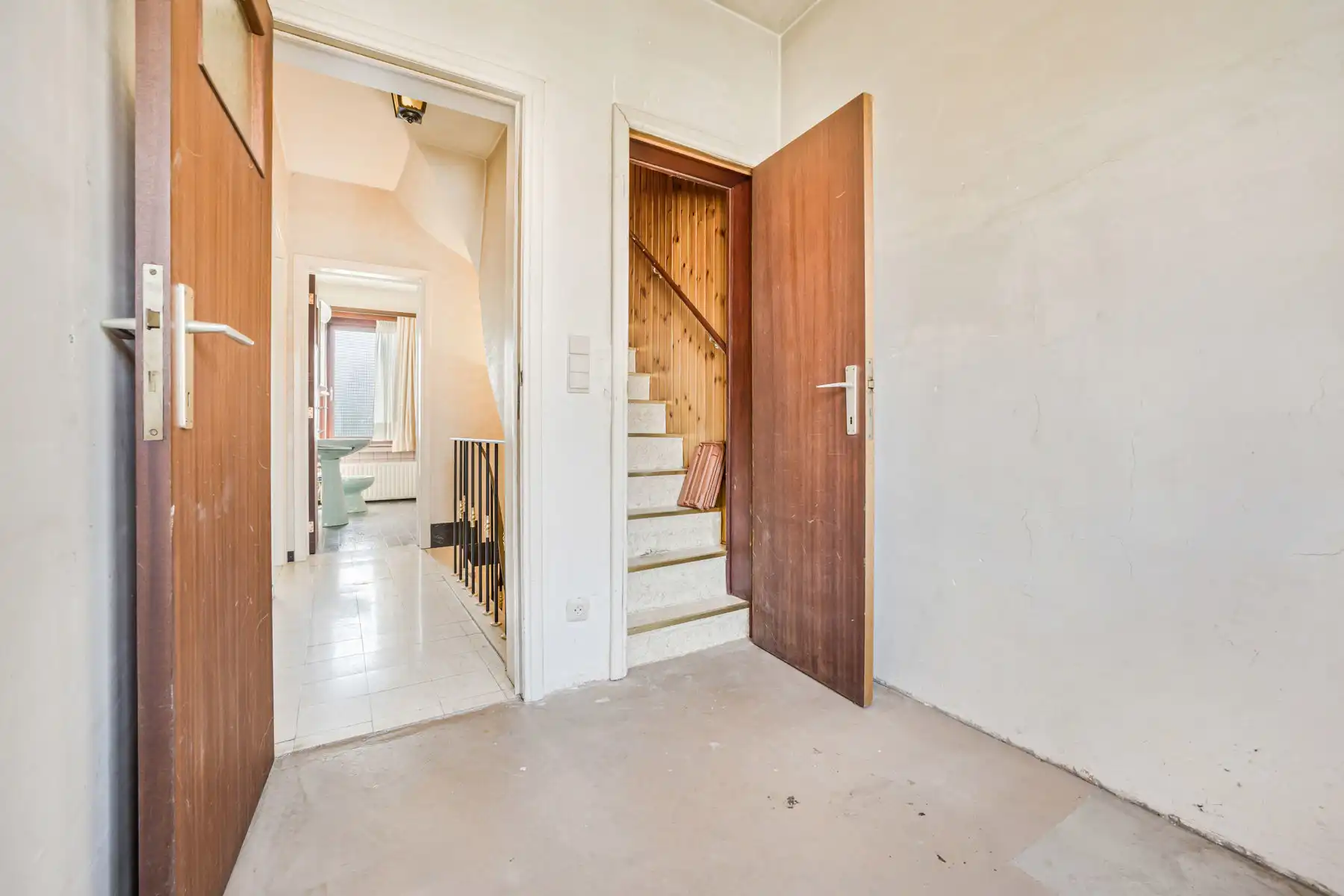 Goed gelegen woning met 4 slaapkamers en garage foto 12