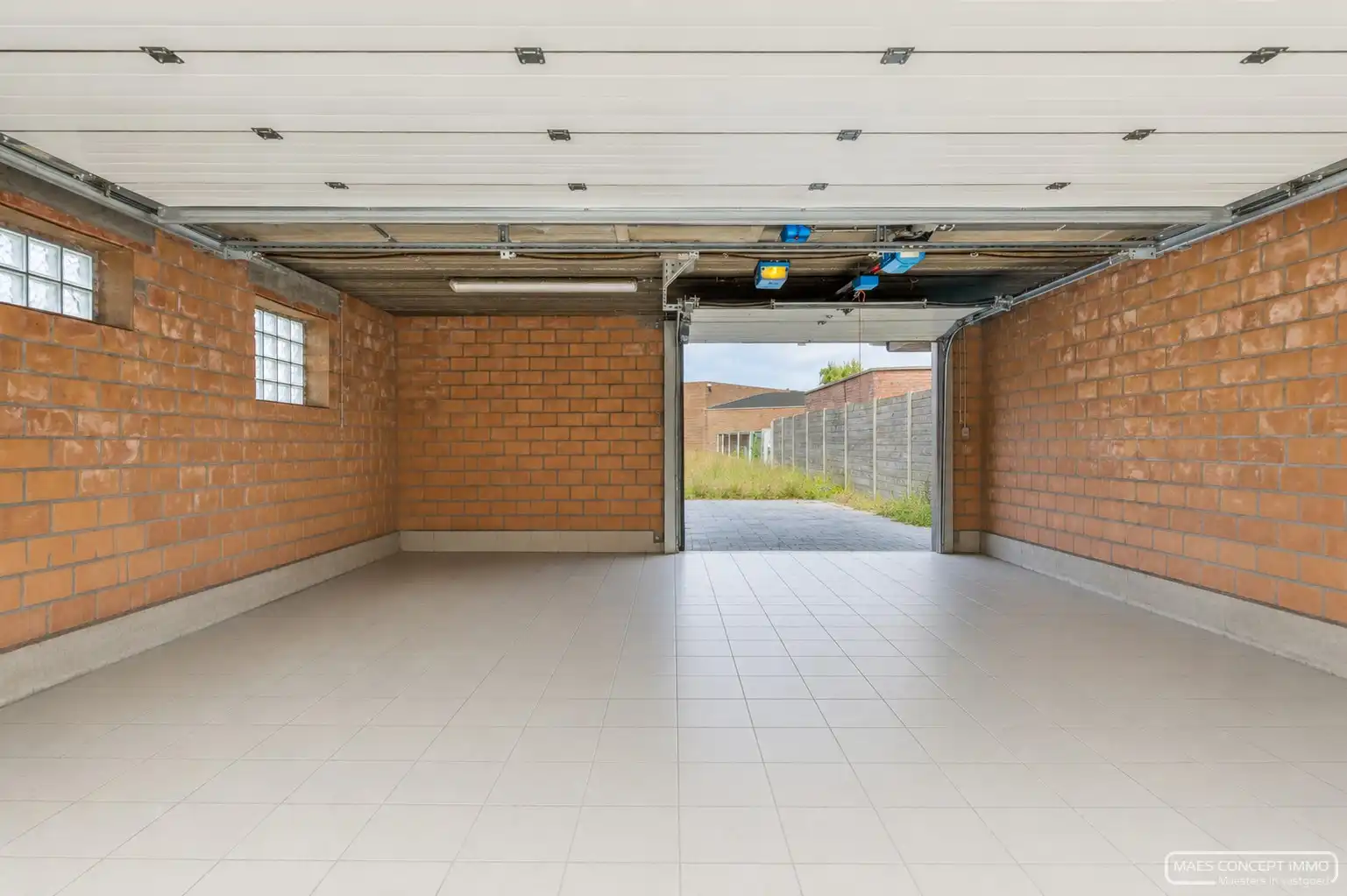 Investeringsopportuniteit - 2 verhuurde handelspanden en appartement te koop in Waregem foto 26