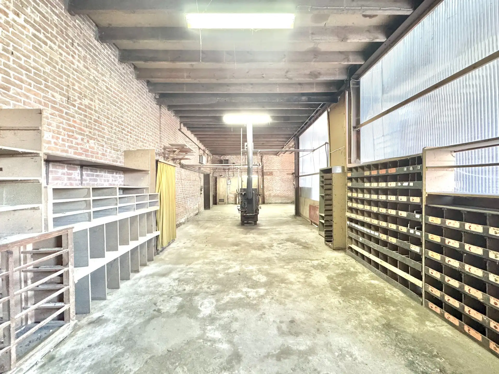 MAGAZIJN MET TWEEWOONST - 1.052 M² foto 36