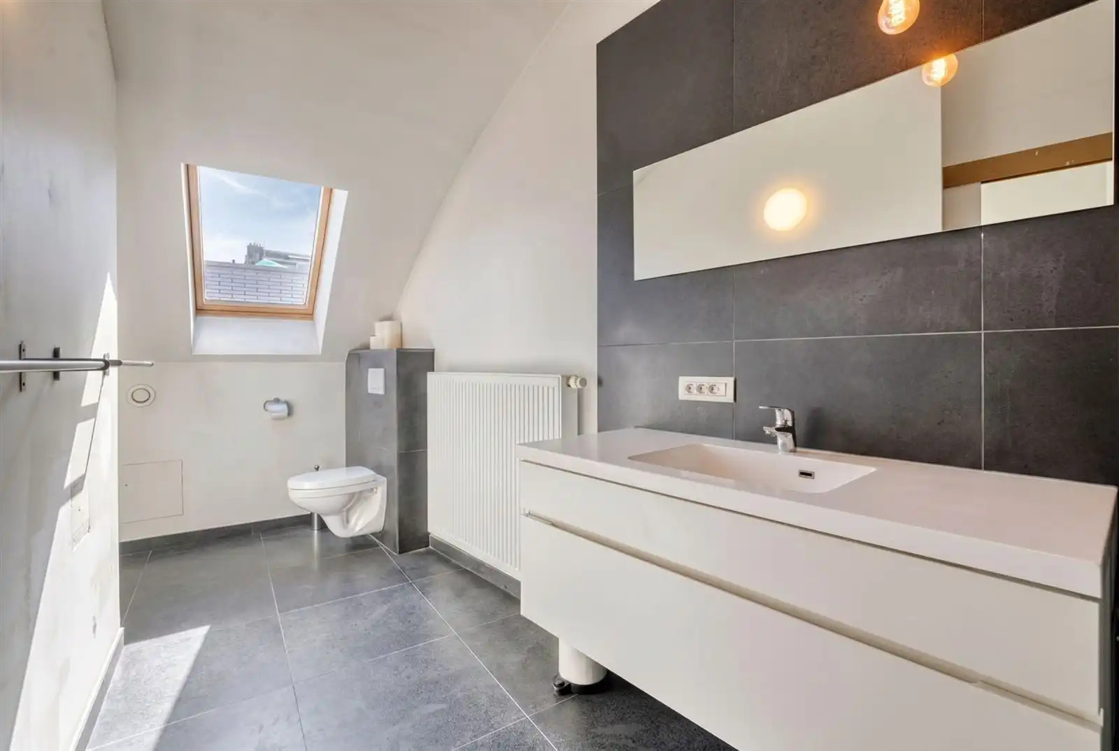 Unieke moderne triplex appt  met ruime garage op toplocatie in een steegje van de Kouter foto 16
