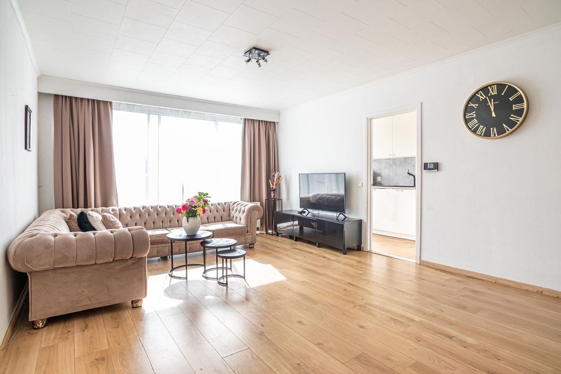 Ruim 2-slaapkamer appartement met garage en potentieel foto 7