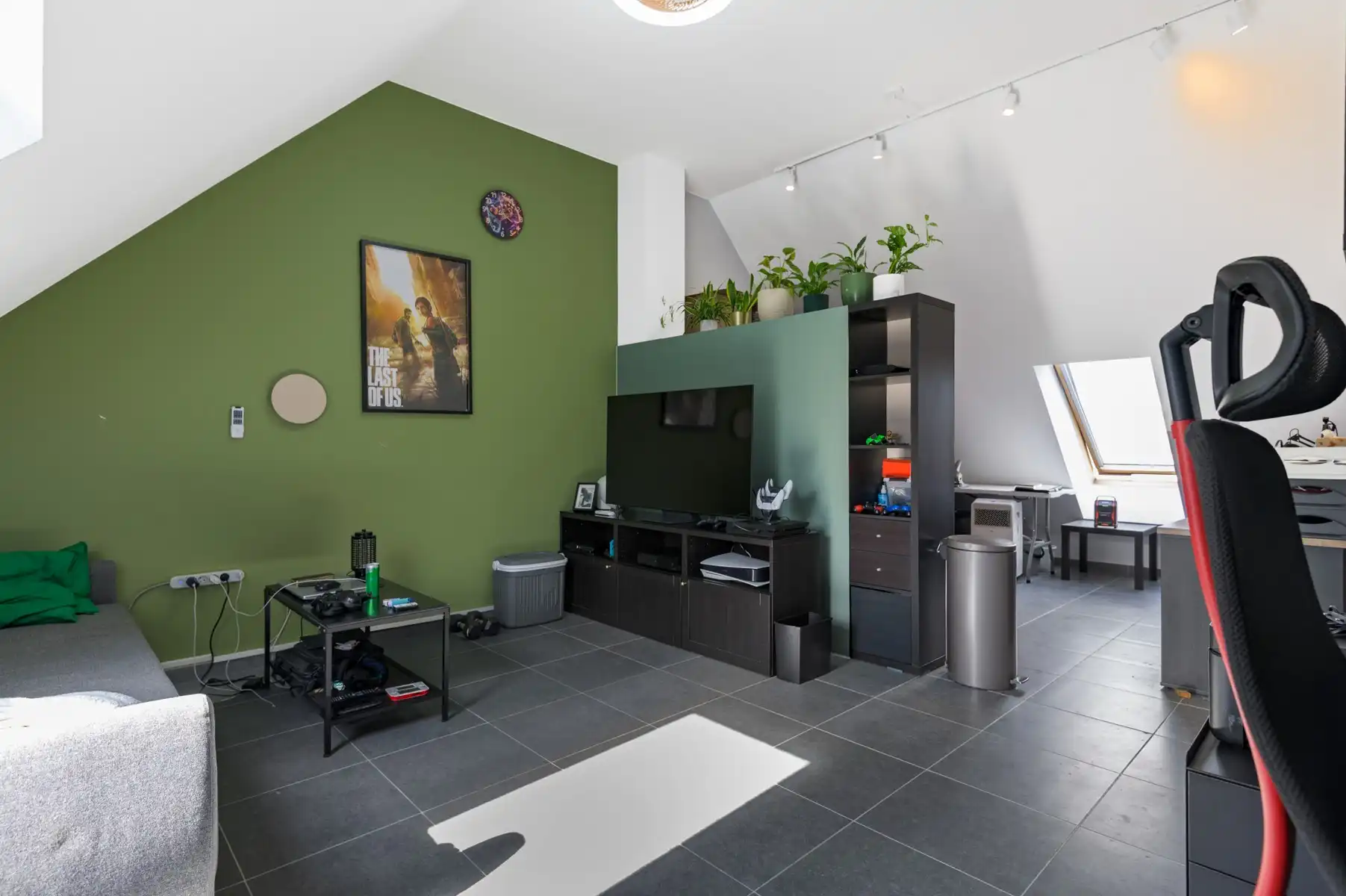 Recente woning op centrale ligging met garage foto 14