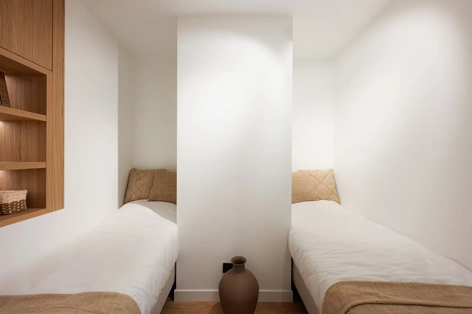 Lichtrijk gerenoveerd appartement op enkele stappen van de Dumortierlaan. foto 21