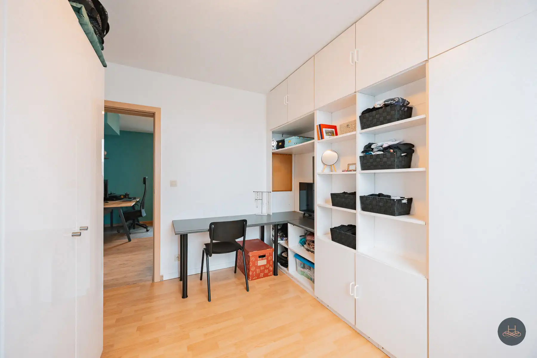 Charmante, halfopen, gerenoveerde woning met 3 staanplaatsen foto 19